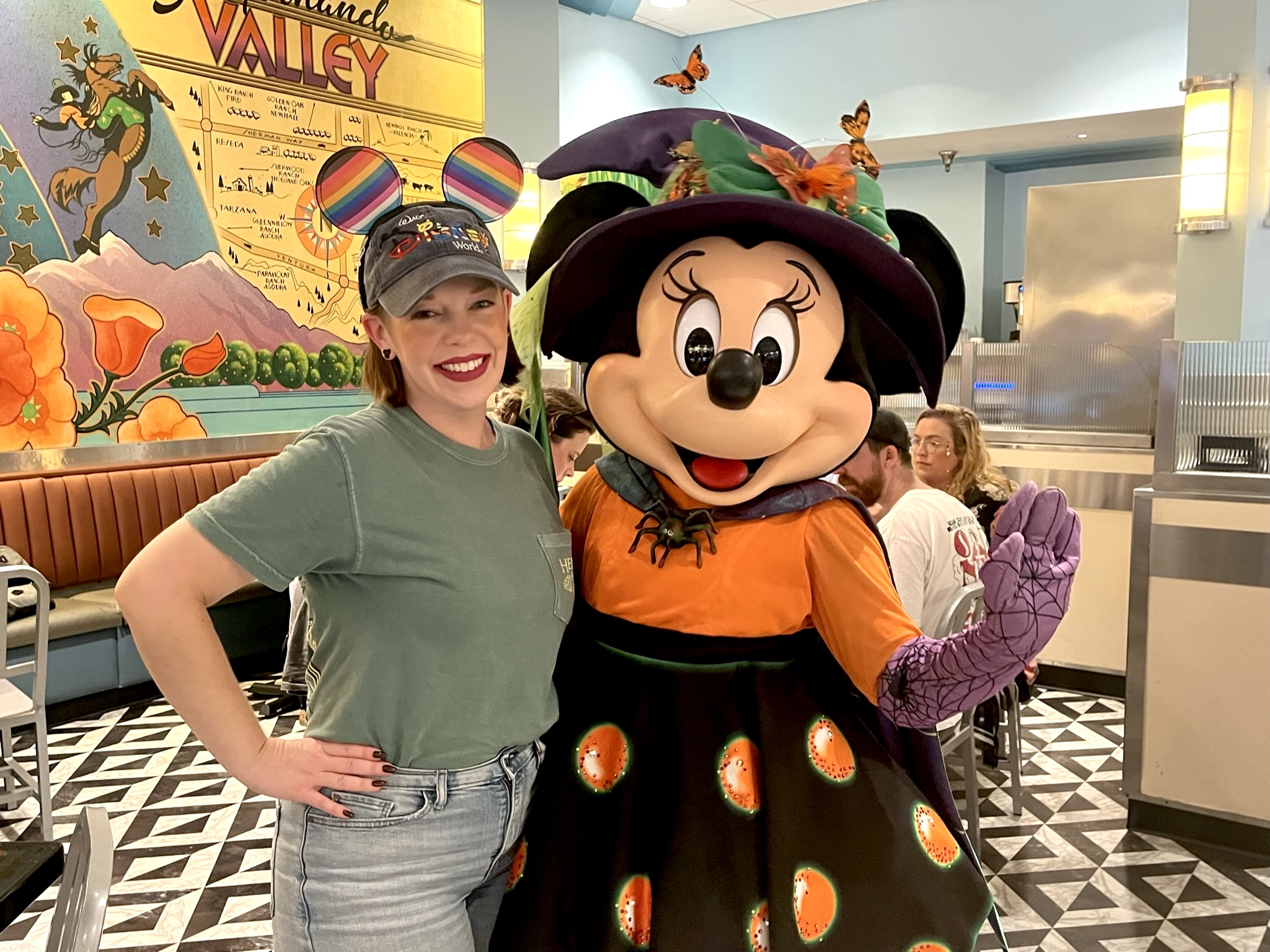 minnie at minnie's halloween dine at hollywood and vine