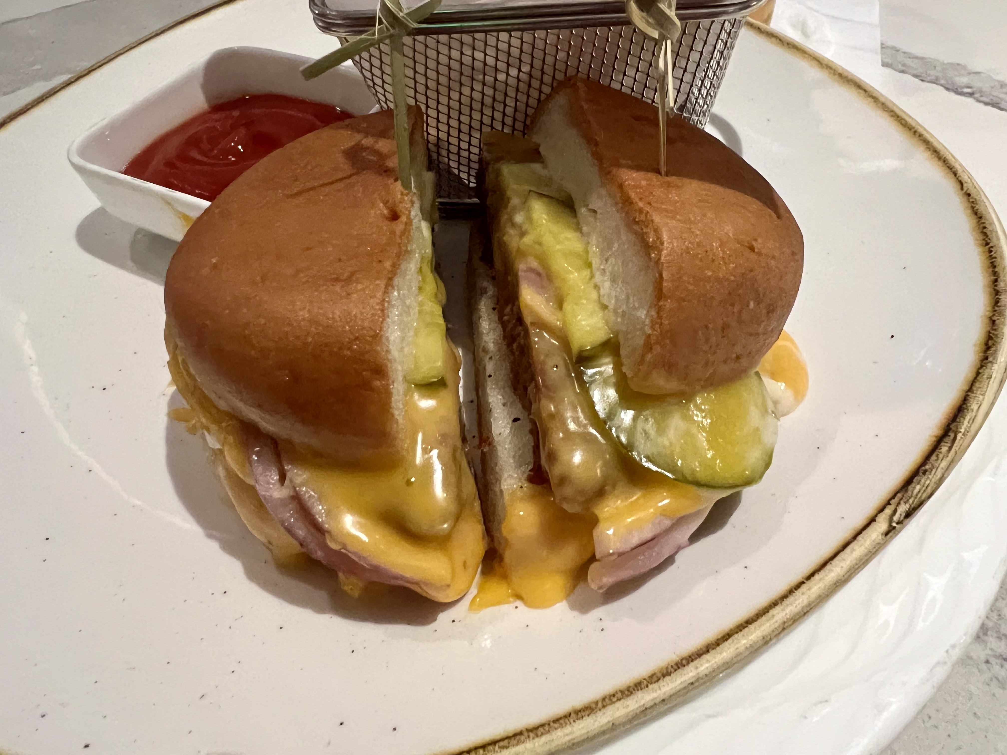 Best Veggie Burgers at Disney World (for vegetarians and vegans)
